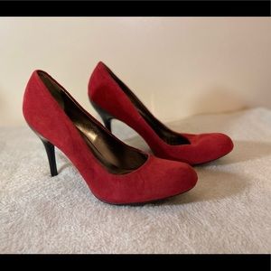 Reaction Kenneth Cole red suede pumps- 7.5